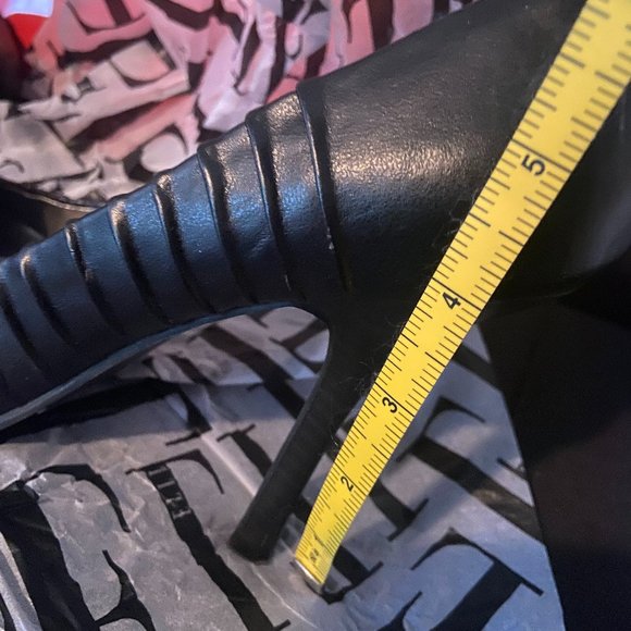 Black Pointed Tow Stiletto Heel Pump - Picture 6 of 8